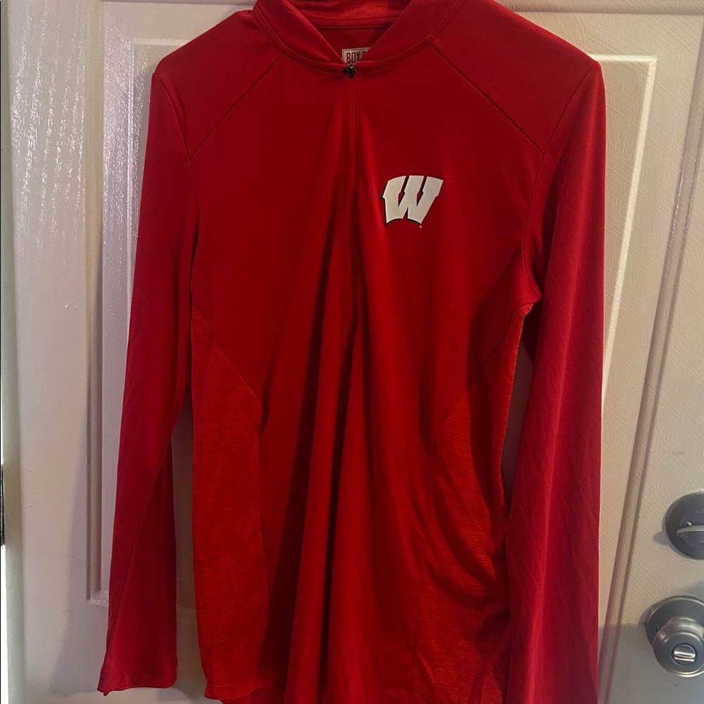 University of Wisconsin Badgers football Women’s Small Athletic Pullover NWOT